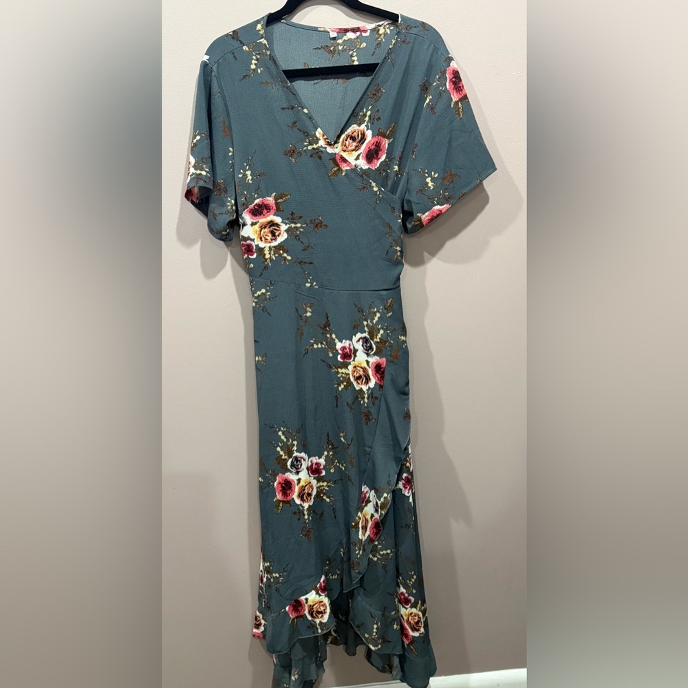 SHEIN Plus 2X Gray Pink Floral‎ Asymmetrical Wrap Dress Cottagecore - Picture 2 of 14